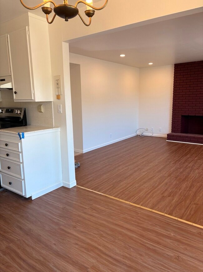 Photo - 844 Doyle Rd
