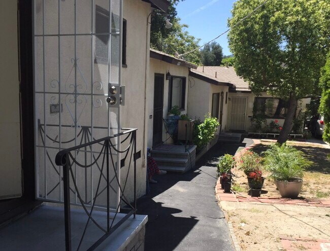 Front Entrance - 6820 Valmont St Unidad 1