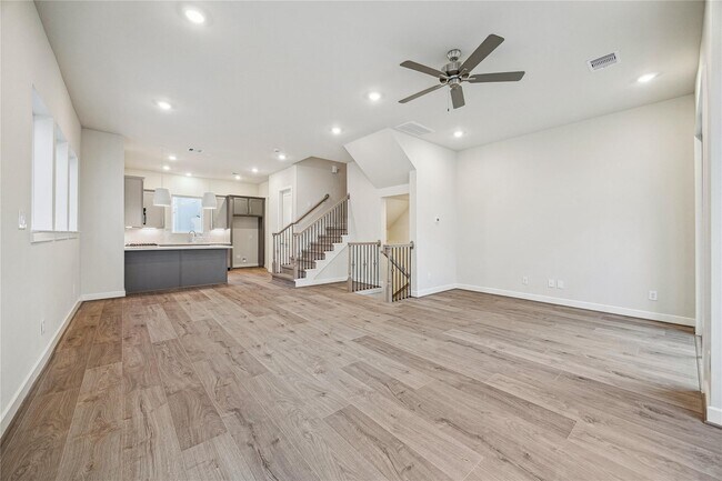 Photo - 3075 Hicks St