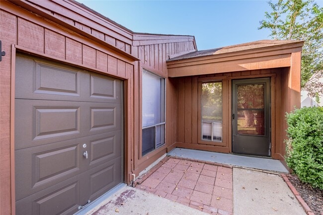 Photo - 74 Westwood Dr W