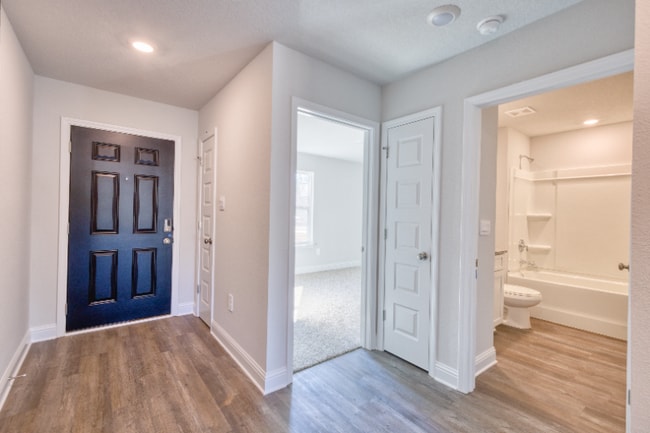 Photo - 9043 Holly Cove