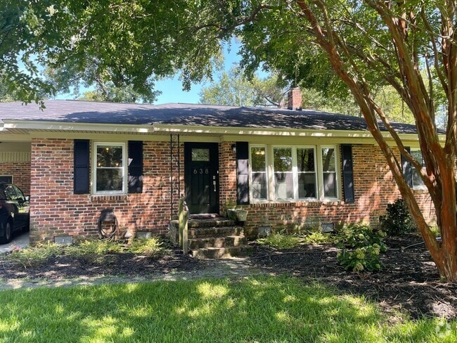 Building Photo - Updated 3 Bedroom Home