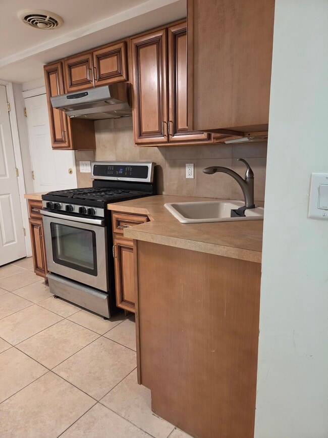 Building Photo - 456 Morse Ave Unit G