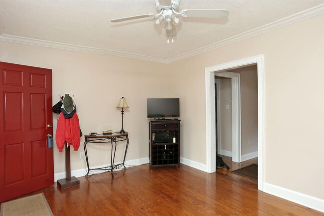 Photo - Students- 2025 HOUSING!!