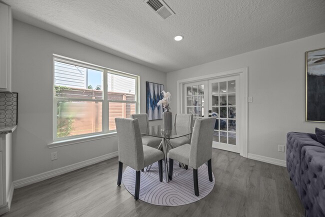 Photo - 1109 Moody St