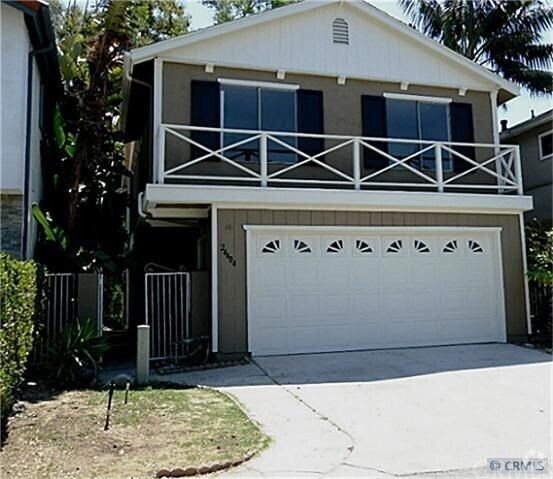 Building Photo - Beautiful 5 bedroom 2.5 bathroom sitting r... Rental
