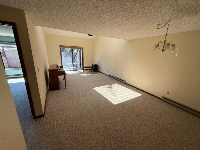 Photo - 335 Spruce St