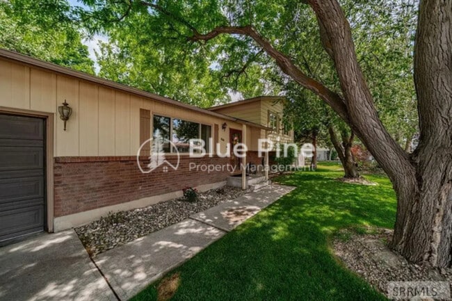 Photo - 648 Buckboard Ln
