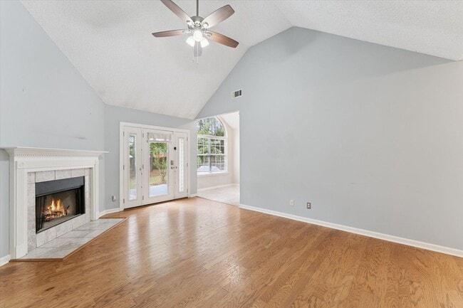 Photo - AVAILABLE OCTOBER [PET FRIENDLY]