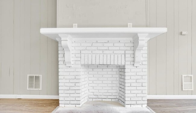 Photo - Bright 5 Bedroom, 1.5 Bath Home!