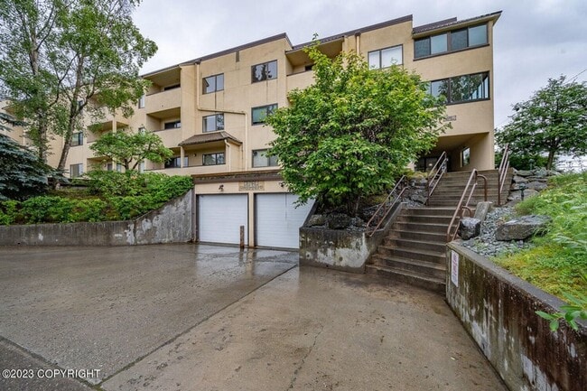 Photo - 1201 Denali St