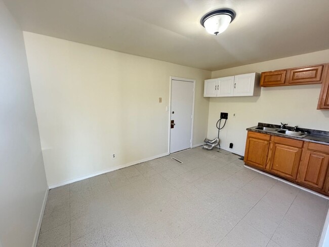 Photo - 1621 Clover Ln