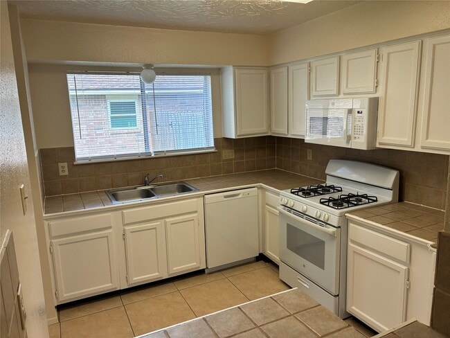 Photo - 16230 Cutten Rd