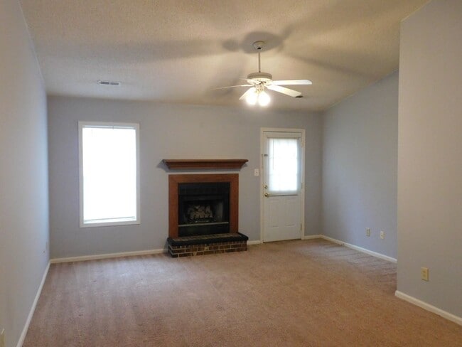 Photo - 118 Village Ct