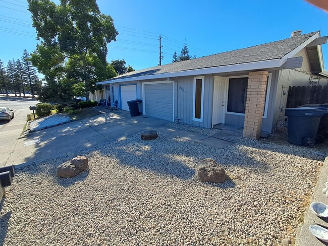 Photo - Roseville 2 Bedroom Duplex, New Carpet, Central Heat and Air, Large Fenced Yard