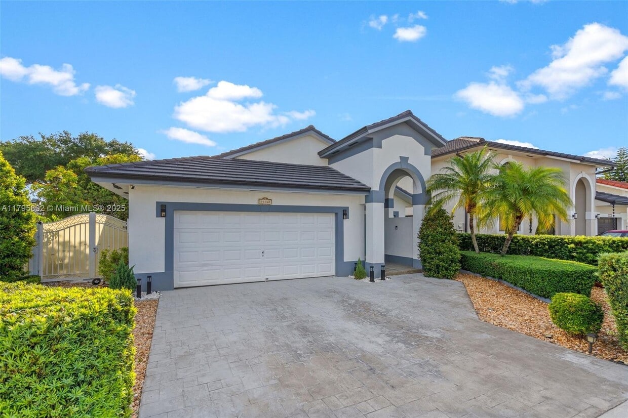 Photo - 14162 NW 87th Ct (Miami Lakes, FL)
