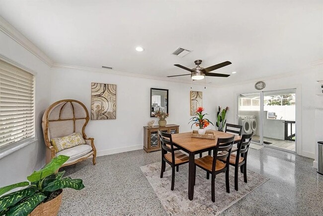 Photo - 8017 Dell Dr