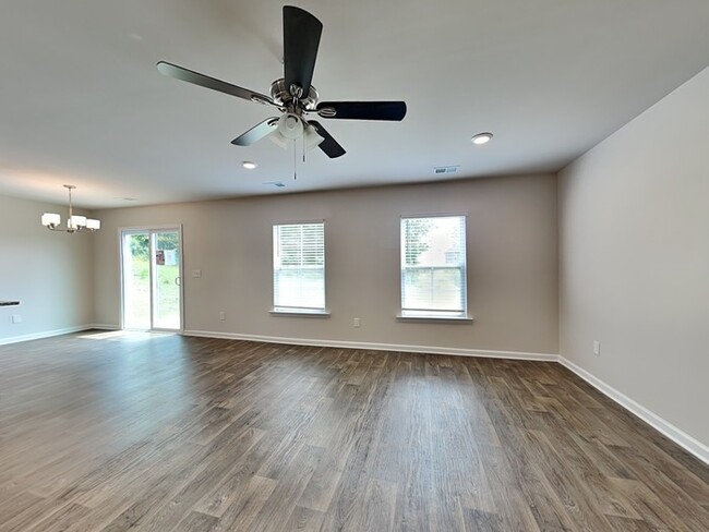 Photo - 421 Leaning Maple Wy