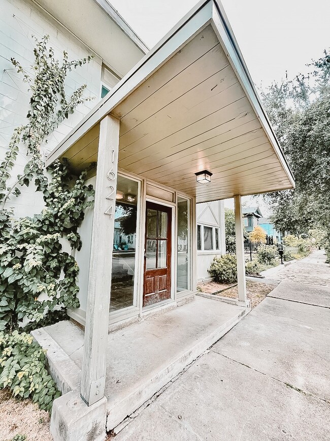 Building Photo - 1624 Sealy Ave Unit 101 Rental