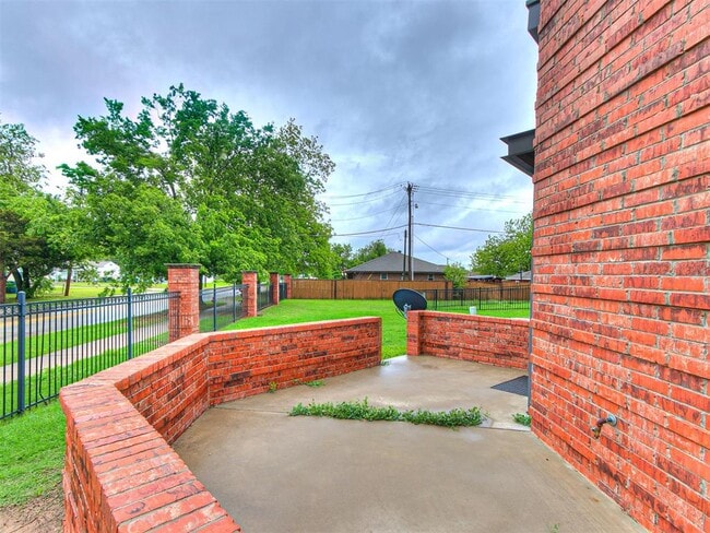 589 S Fretz Ave