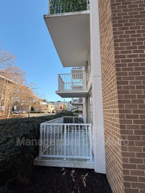 Photo - 400 O St SW Unit SW #104