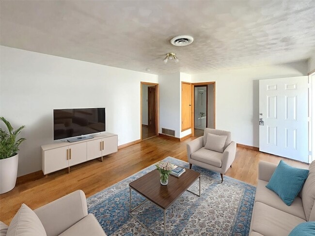 Photo - 404 S Coppell Rd