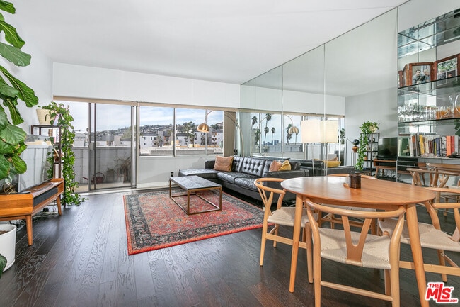 Photo - 7135 Hollywood Blvd Unidad 603