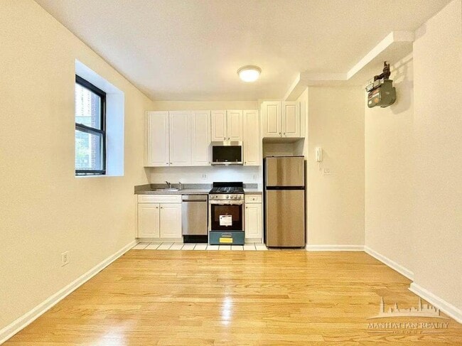 Building Photo - 1 bedroom in New York NY 10036 Unit 3B