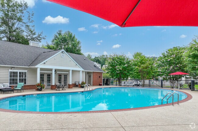 Piscina - Wyndham Pointe Apartments