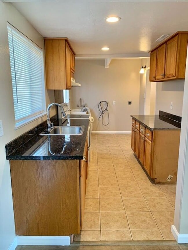 4 bed 1.5 bath House in Richmond -- AVAILABLE NOW !!