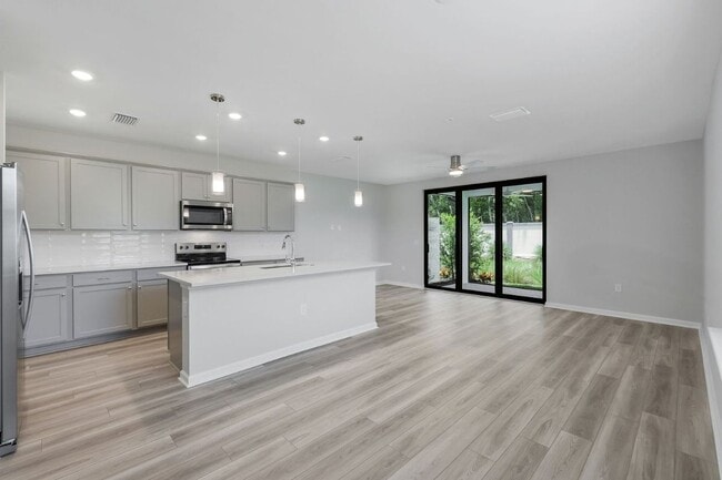 Building Photo - 27907 Radiant Ct