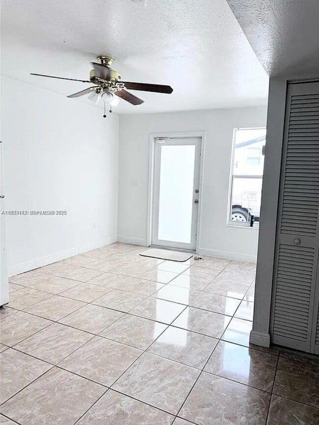 Photo - 4425 SW 21st St