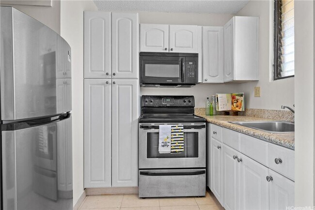 Photo - Spacious Studio in Makiki Plaza Available now!