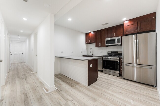 Photo - 6347 S Woodlawn Ave Apartments