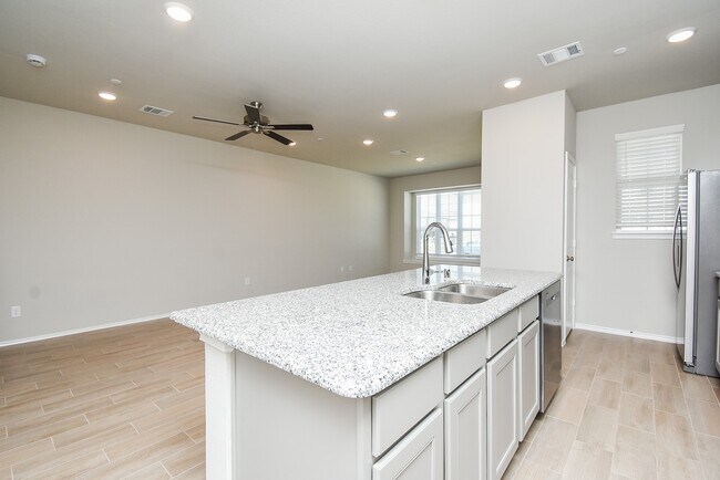 Photo - 2910 Scanlan Mdw Unit 18