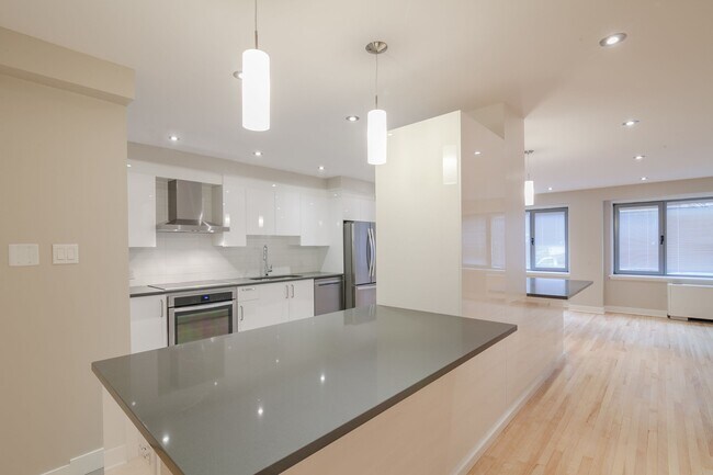 Photo - 3495 Rue de la Montagne Unit 101