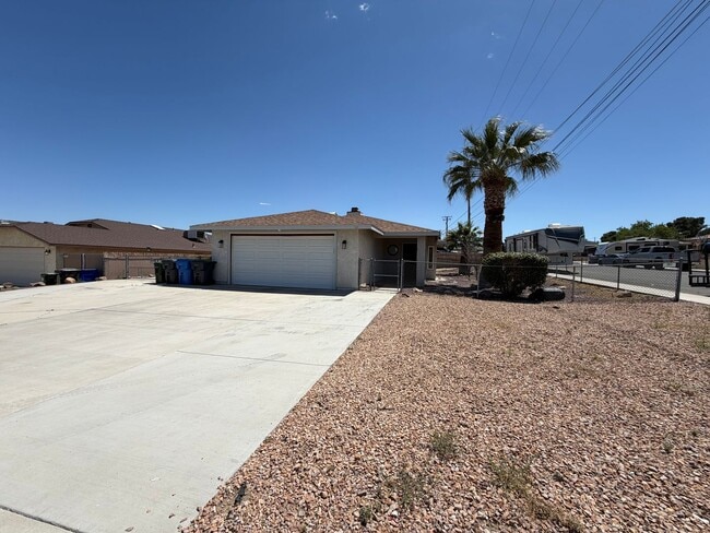 Photo - Beautiful 3 Bedroom 2 Bathroom House With 2 Car Garage and Fenced Yard
