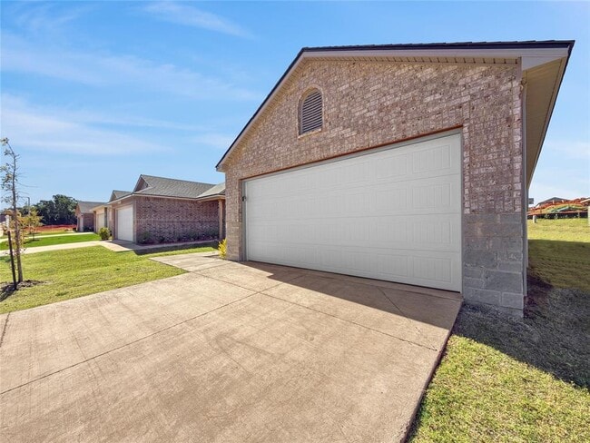 Photo - 1211 Clydesdale Dr
