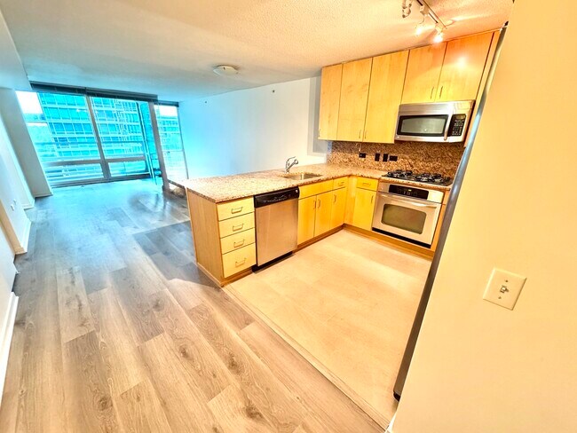 Photo - 9725 Woods Dr Unit 707