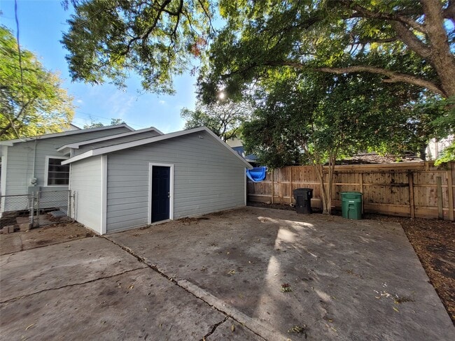 Photo - 4302 Dickson St