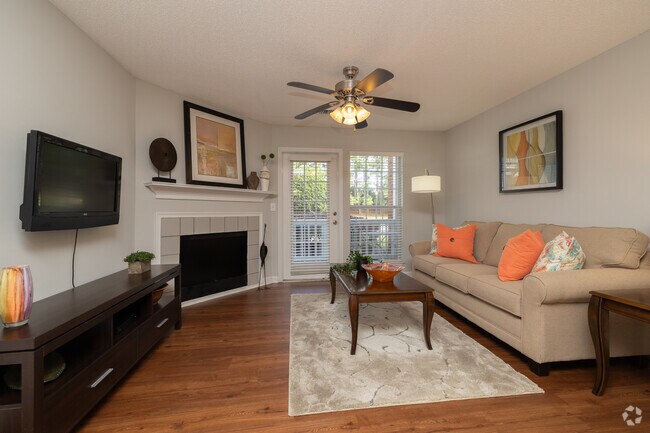 2BR, 2BA - 1,098SF - Living Room - Shadow Creek Apartments