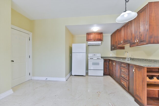 Photo - 50 Old Yonge St