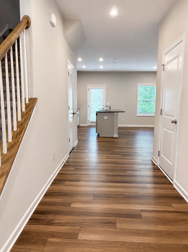 Photo - 843 Oak Center Dr