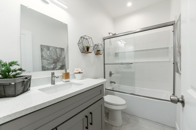 Photo - 128 S Citrus Ave