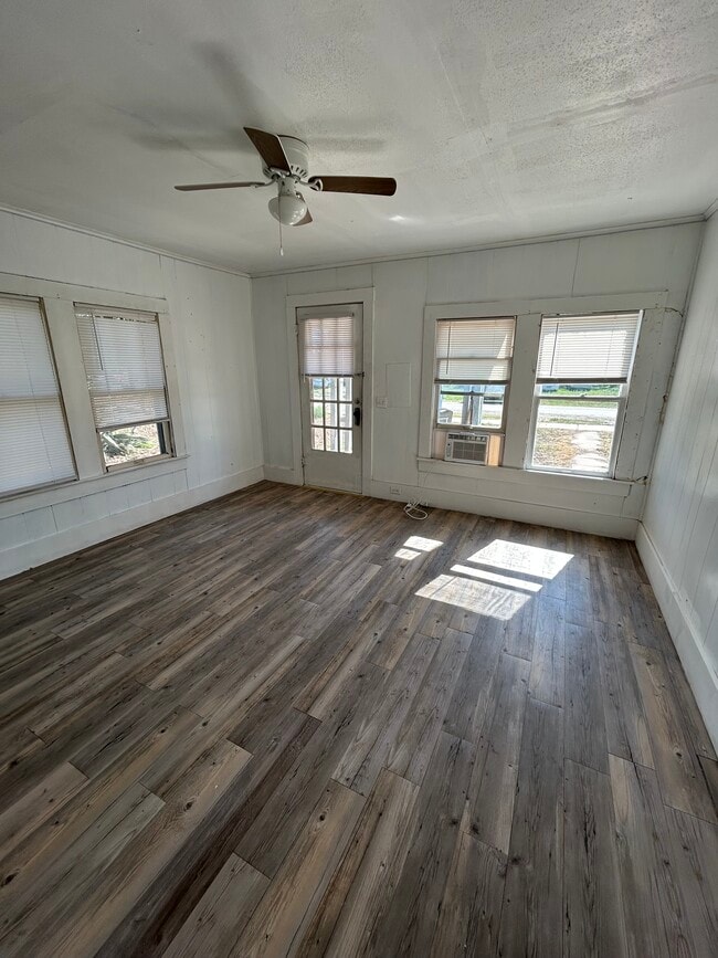 Photo - 408-410 Scruggs St