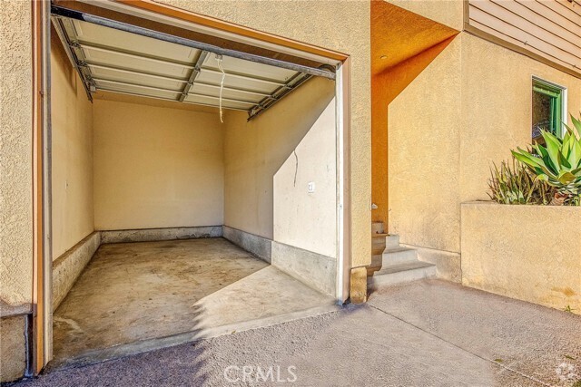 Building Photo - 445 W 65th St Rental