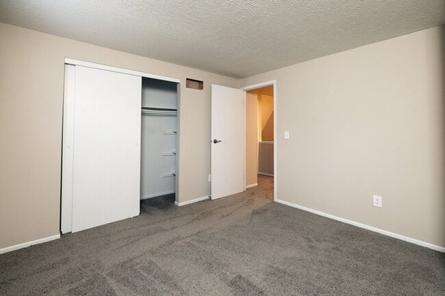 TOWNHOMES AT MCNAUGHTEN