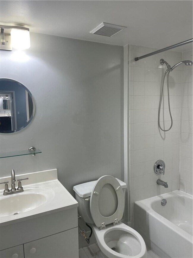 Photo - 2640 S University Dr Unidad 319