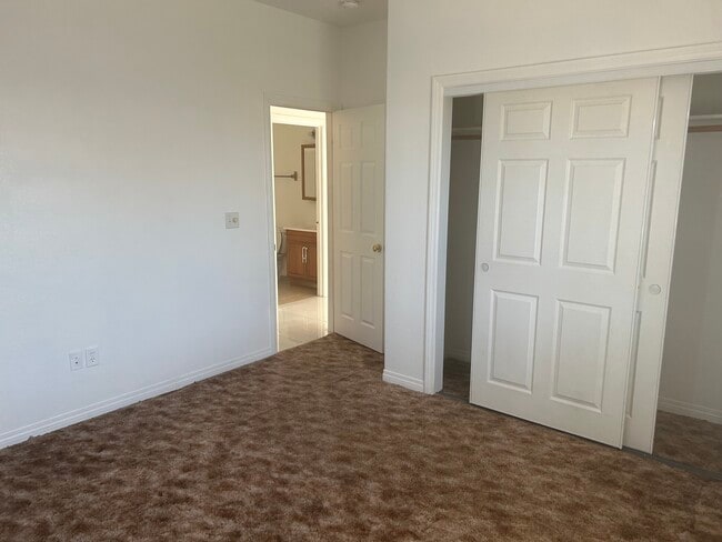 Photo - 10730 Garibaldi Dr Unidad A