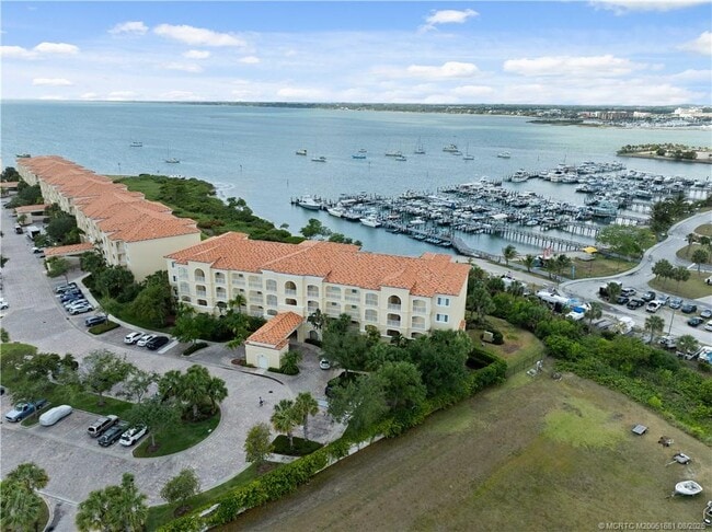 Building Photo - 34 Harbour Isle Dr W Unit 303 Rental